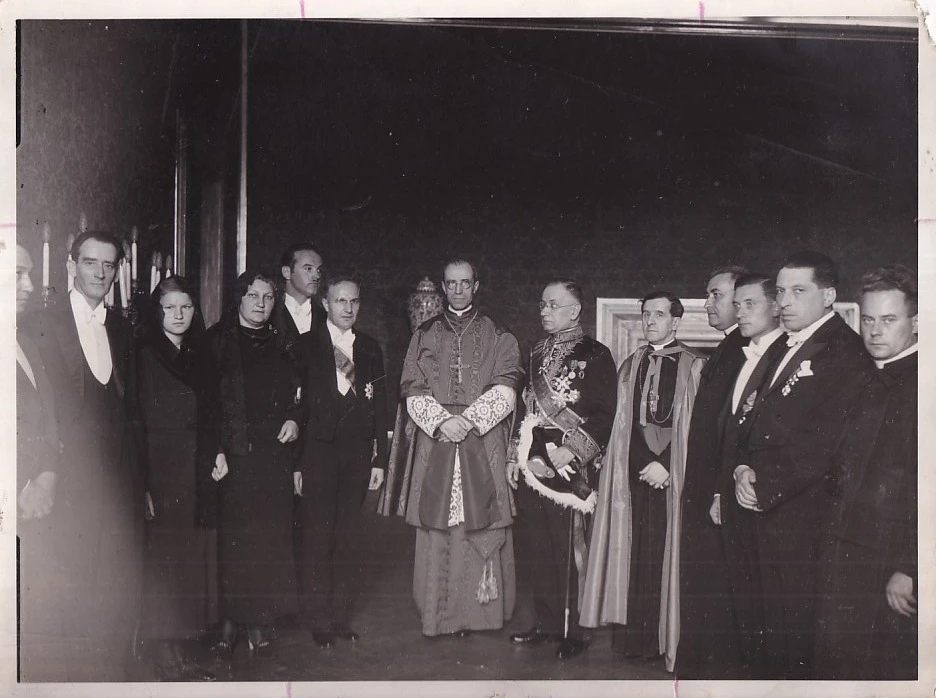 157. Fotografije (lot 2 kom) – Delegacija Kraljevine Jugoslavije prilikom potpisivanja jugoslavenskog konkordata s Vatikanom