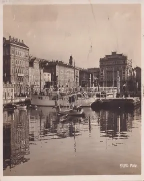 37. Razglednica, Hidroavion na molu Adamić