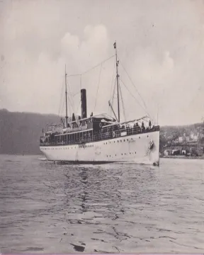 40. Fotografija, Obalni putničko-teretni parobrod Salona