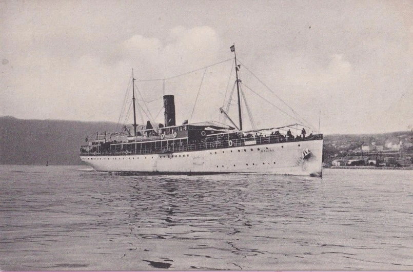 40. Fotografija, Obalni putničko-teretni parobrod Salona